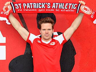 Simon Signs for the Saints